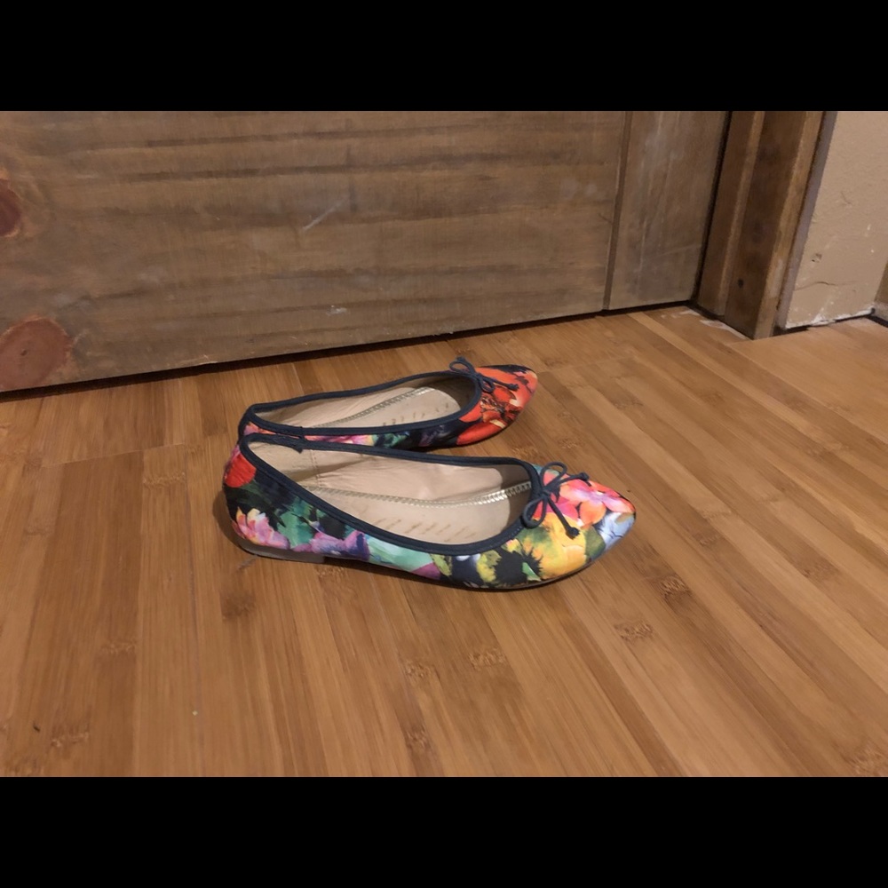 Shoes - Picture 2 of 5